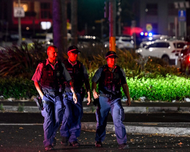Σίδνεϊ: Έλληνες που έζησαν το μακελειό περιγράφουν τις στιγμές του τρόμου – «Τρέχαμε και βλέπαμε πτώματα»
