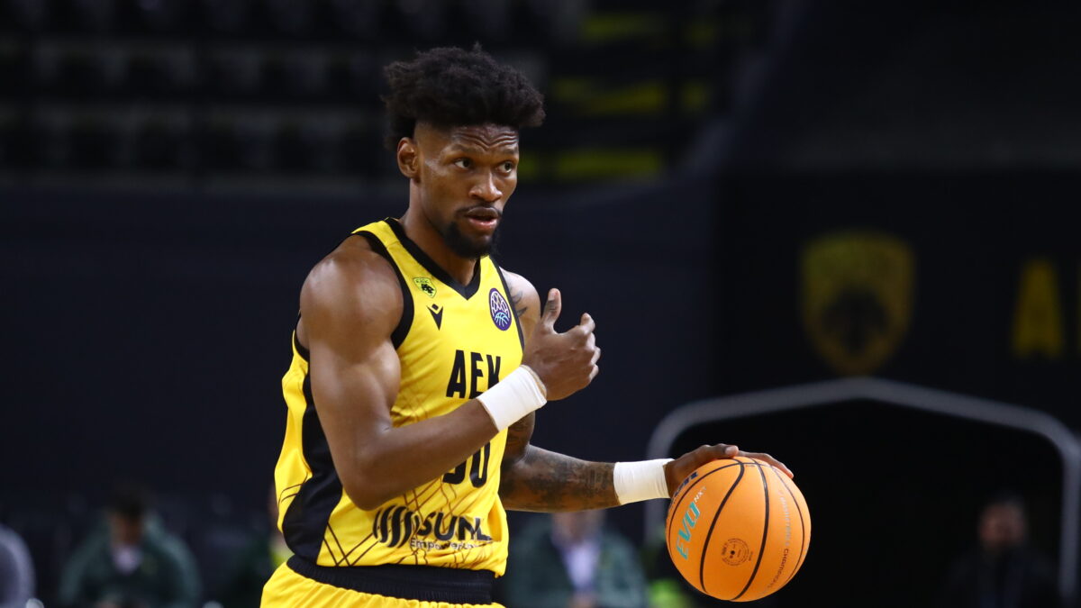 Ο Σίλβα με τη φανέλα της ΑΕΚ (ΜΑΡΚΟΣ ΧΟΥΖΟΥΡΗΣ