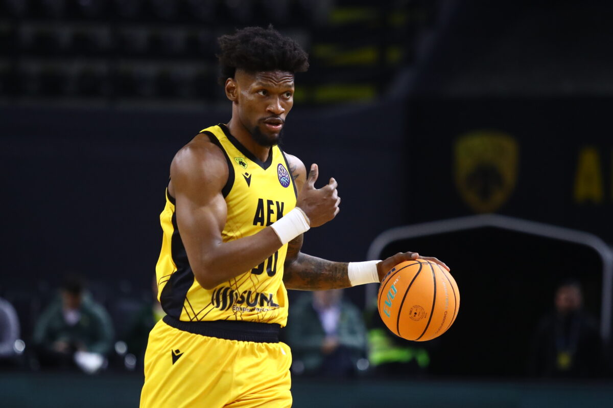 Ο Σίλβα με τη φανέλα της ΑΕΚ (ΜΑΡΚΟΣ ΧΟΥΖΟΥΡΗΣ