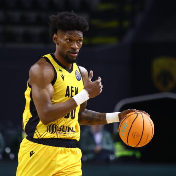 Ο Σίλβα με τη φανέλα της ΑΕΚ (ΜΑΡΚΟΣ ΧΟΥΖΟΥΡΗΣ