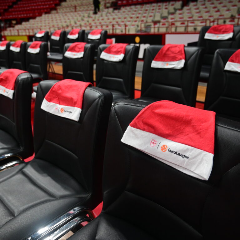 Σκούφοι στις κερκίδες του ΣΕΦ (KLODIAN LATO