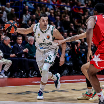 Ο Σλούκας κόντρα στην Αρμάνι