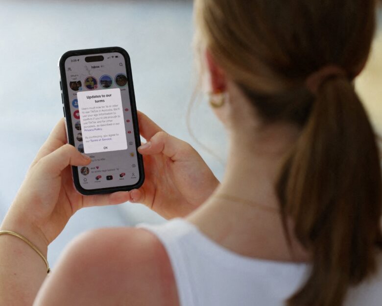 Αυστραλία: Έσπασαν το ban από τα social media τα παιδιά κάτω των 16 χρόνων – Έδειξαν φωτογραφίες των γονιών τους