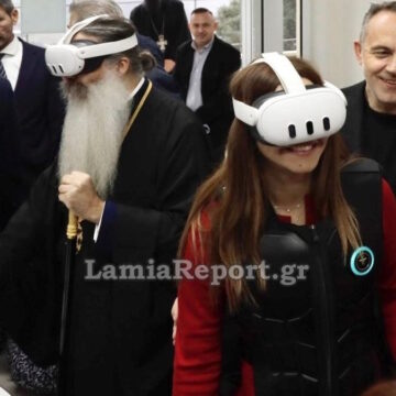 Στον κόσμο της εικονικής πραγματικότητας περιηγήθηκαν η υπουργός Παιδείας, Σοφία Ζαχαράκη και ο μητροπολίτης Φθιώτιδας, Συμεών