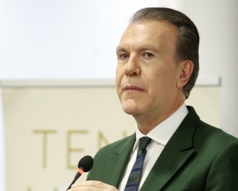 Σωτήρης Πολύζος: Η πρώτη αντίδραση για τα προσβλητικά σχόλια του Αχιλλέα Μπέου – «Παραβίασε το όριο του σεβασμού, λυπάμαι»