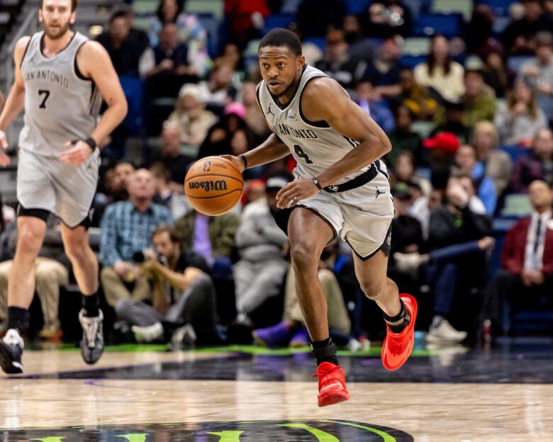 NBA: Οι Σπερς με καλάθι στην εκπνοή κέρδισαν τους Πέλικανς, νίκη και για τους Σανς επί των Τίμπεργουλβς