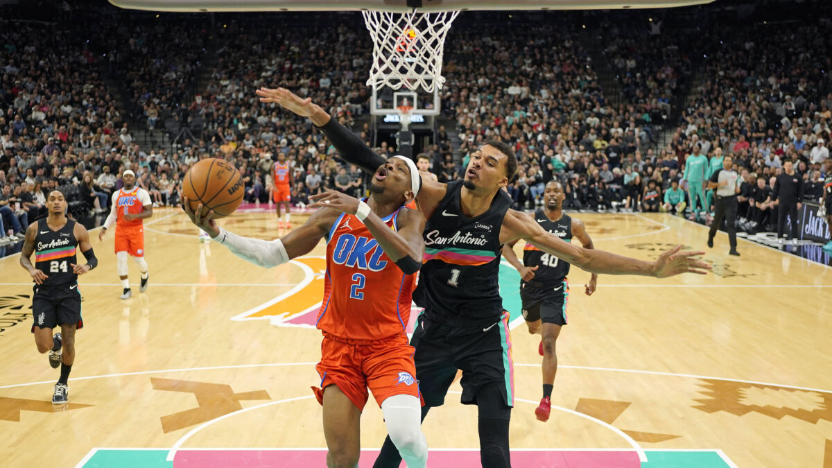 Αλεξάντερ και Γουμπανιάμα σε αγώνα Θάντερ - Σπερς