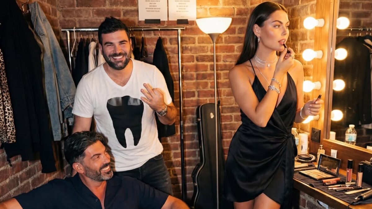 Θύελλα αντιδράσεων για τις AI φωτογραφίες Μαρτίκα με τον Παντελή Παντελίδη Θύελλα αντιδράσεων για τις AI φωτογραφίες Μαρτίκα με τον Παντελή Παντελίδη