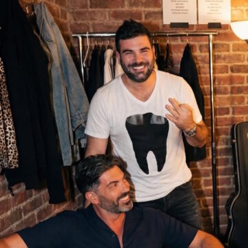 Ο Σπύρος Μαρτίκας «έφτιαξε» φωτογραφίες με τον Παντελή Παντελίδη μέσω AI, προκαλώντας την οργή του Πέτρου Κωστόπουλου