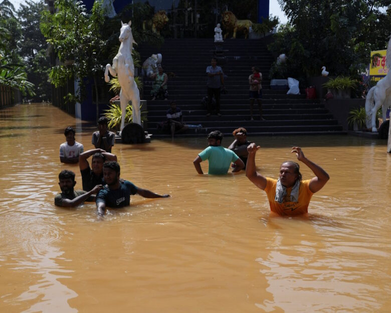 Ινδονησία: Στους 1.160 οι νεκροί και εκατοντάδες αγνοούμενοι από τις πλημμύρες – Τεράστιες καταστροφές στη Σρι Λάνκα