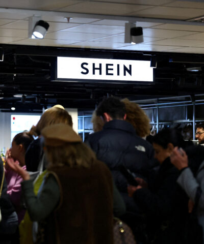Ουρά κόσμου σε κατάστημα Shein
