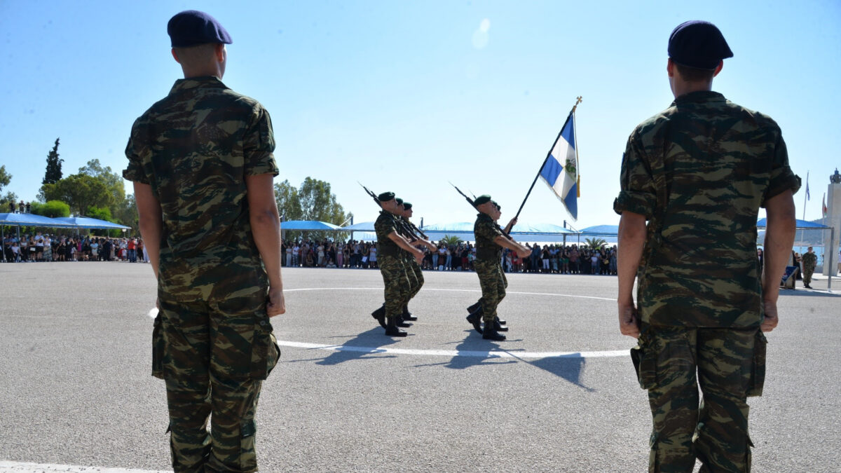 Στρατιώτες