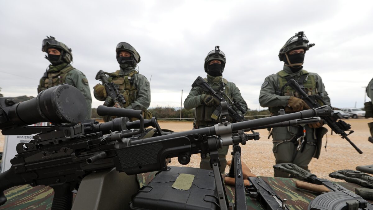 Στρατιώτες