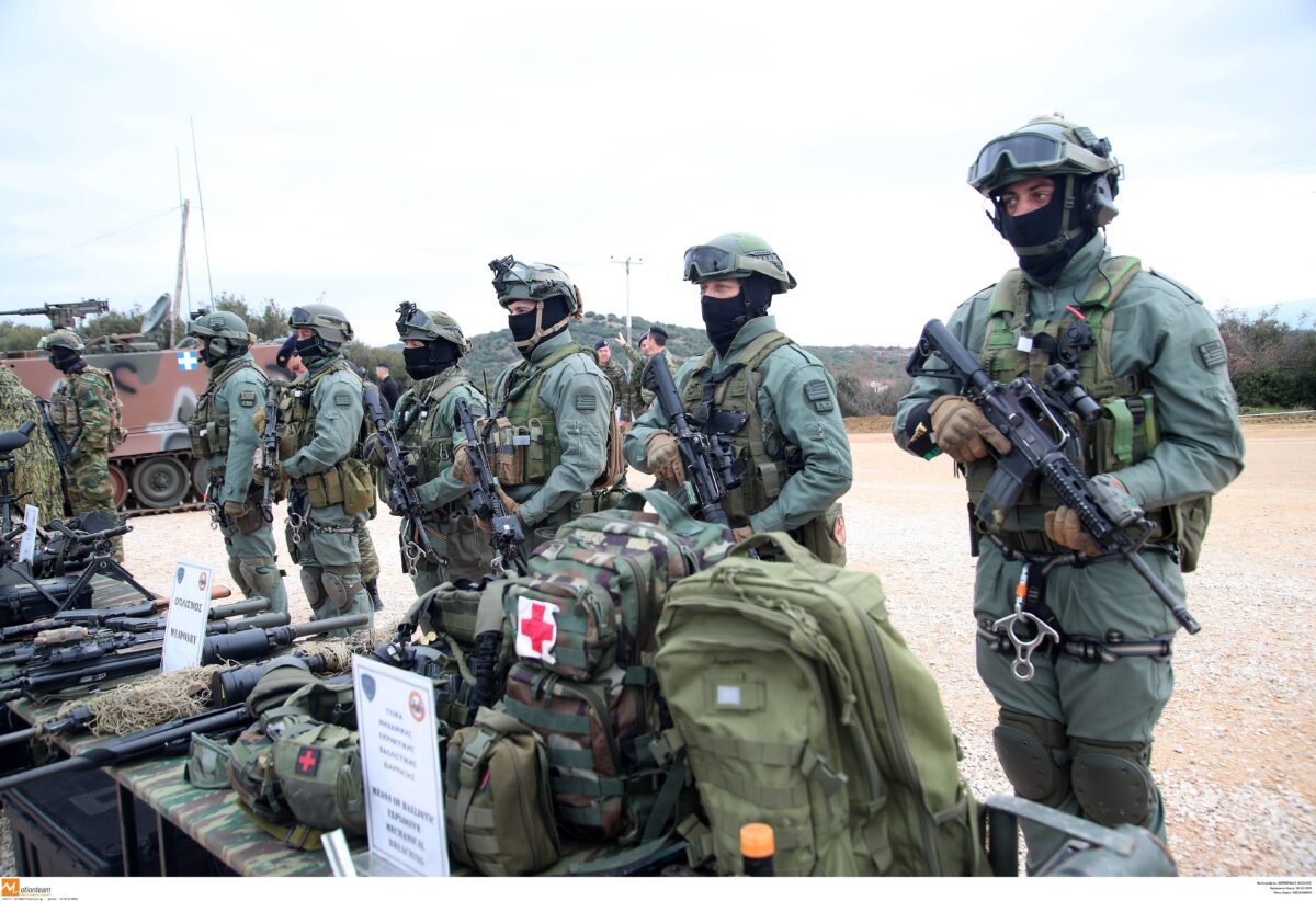 Στρατιώτες