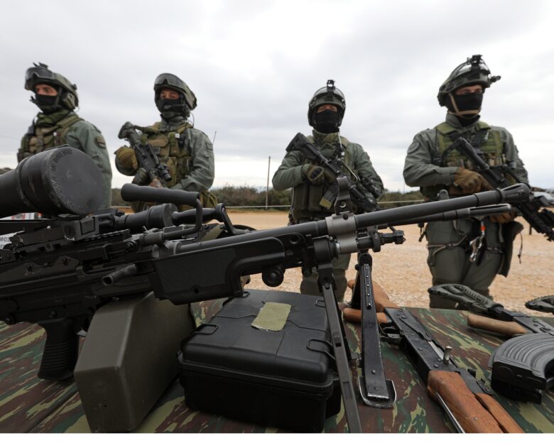 Ένοπλες Δυνάμεις: Κατατέθηκε στη Βουλή το νομοσχέδιο του ΥΠΕΘΑ – Τι αλλάζει στο μισθολογικό και στη θητεία