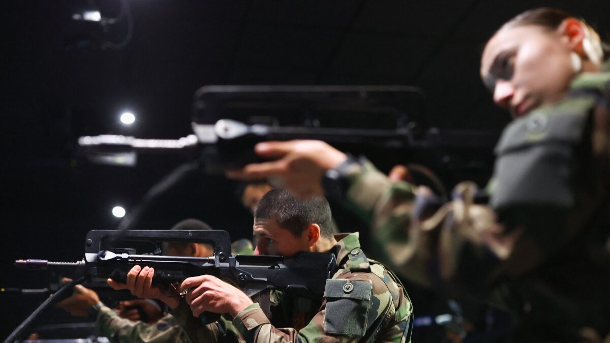 Στρατιώτες