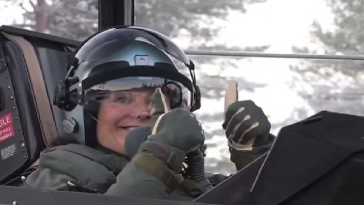 Η πριγκίπισσα Βικτώρια της Σουηδίας στο μαχητικό Gripen