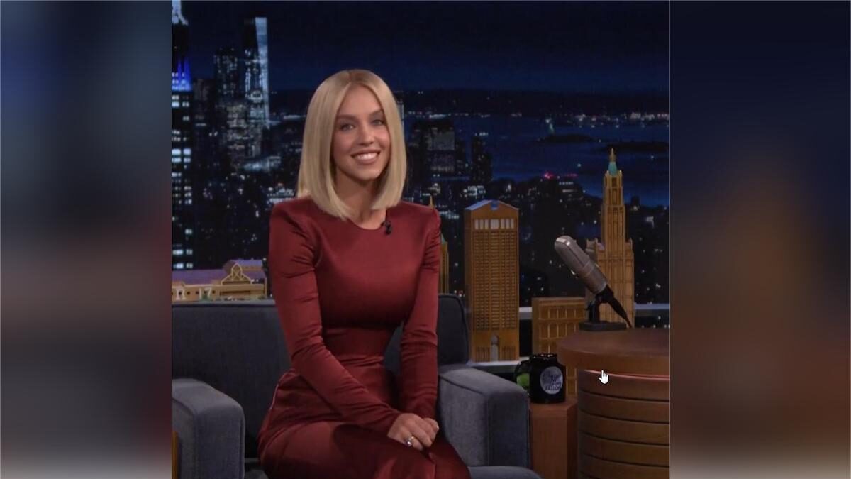 Σίντνεϊ Σουίνι: Το νέο look που συζητήθηκε – Σαφή πολιτικά μηνύματα ή παιχνίδι δημοσιότητας; Σίντνεϊ Σουίνι: Το νέο look που συζητήθηκε – Σαφή πολιτικά μηνύματα ή παιχνίδι δημοσιότητας;