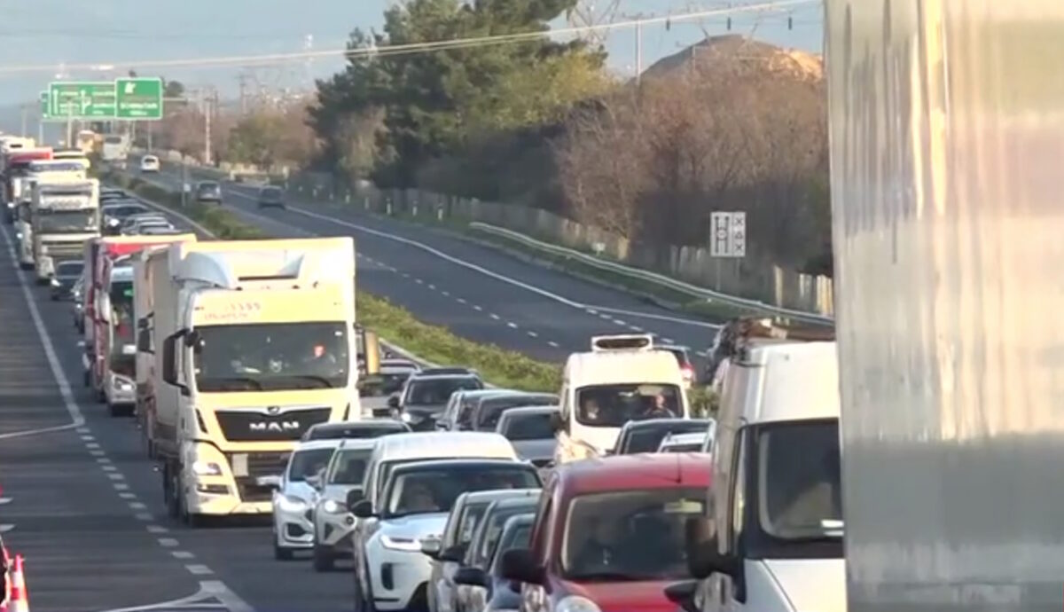 Ουρές χιλιομέτρων την Τρίτη