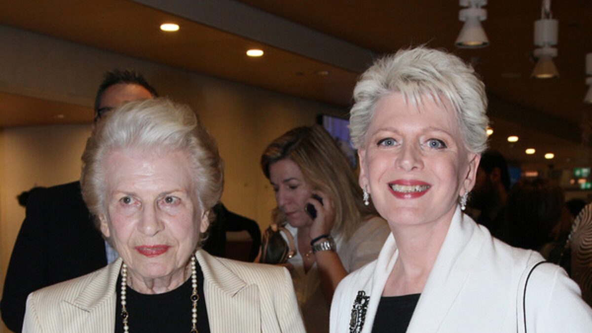 Η Σύλβα Ακρίτα με την κόρη της Έλενα Ακρίτα, σε παλαιότερη φωτογραφία τους ΑΠΕ-ΜΠΕ