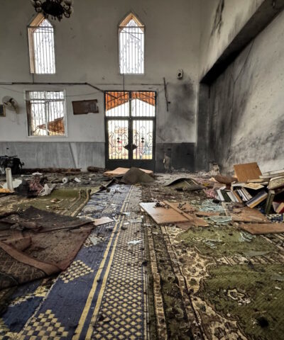Το εσωτερικό του τεμένους μετά την έκρηξη