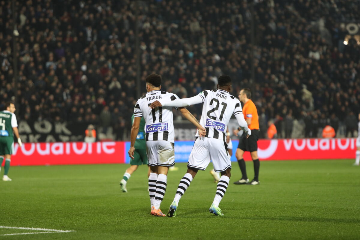 Ο Τάισον με τον Μπάμπα στο ΠΑΟΚ - Παναθηναϊκός (ΣΩΤΗΡΗΣ ΤΡΥΨΑΝΗΣ