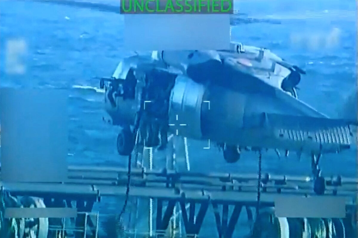 Η στιγμή που αμερικανικές δυνάμεις κάνουν ρεσάλτο στο τάνκερ «Skipper»