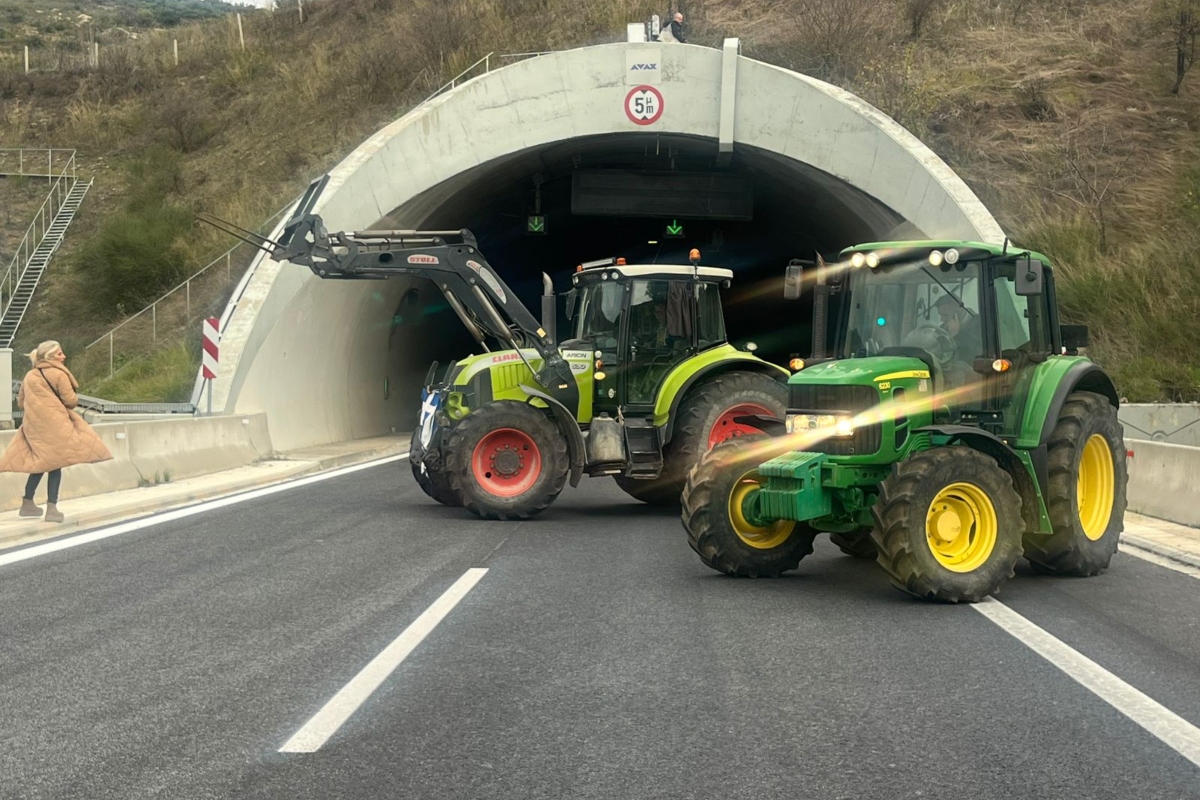 Αγροτικά μπλόκα: Κλειστές οι σήραγγες των Τεμπών για όλους – Ο «χάρτης» με τις κινητοποιήσεις σε όλη τη χώρα