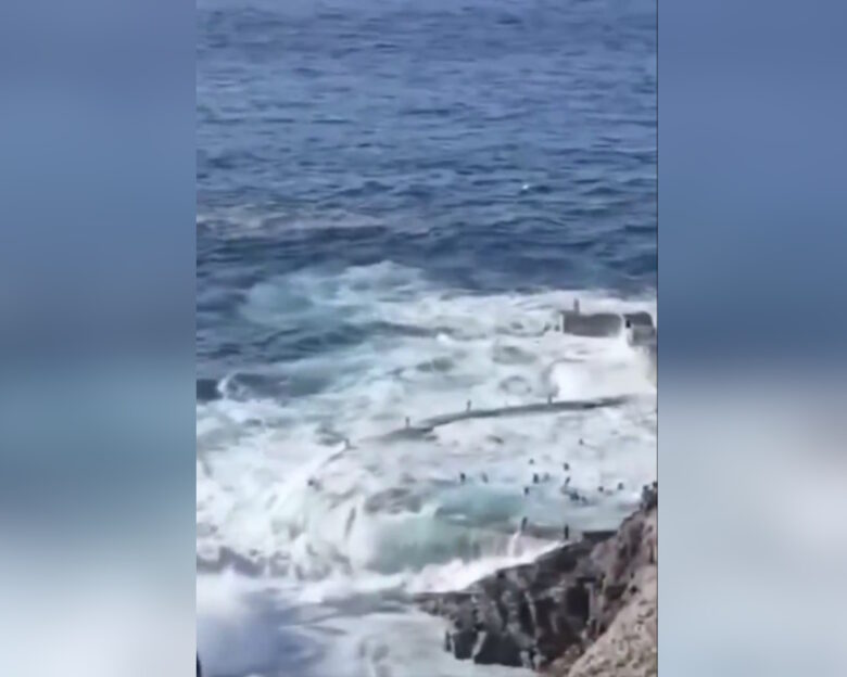 Τενερίφη: Γιγαντιαίο κύμα παρασύρει τέσσερα άτομα σε φυσική πισίνα – Ένας αγνοούμενος εξακολουθεί να αναζητείται