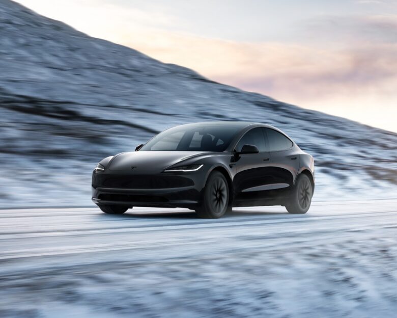 Tesla: Το Model 3 Standard με 36.990 ευρώ