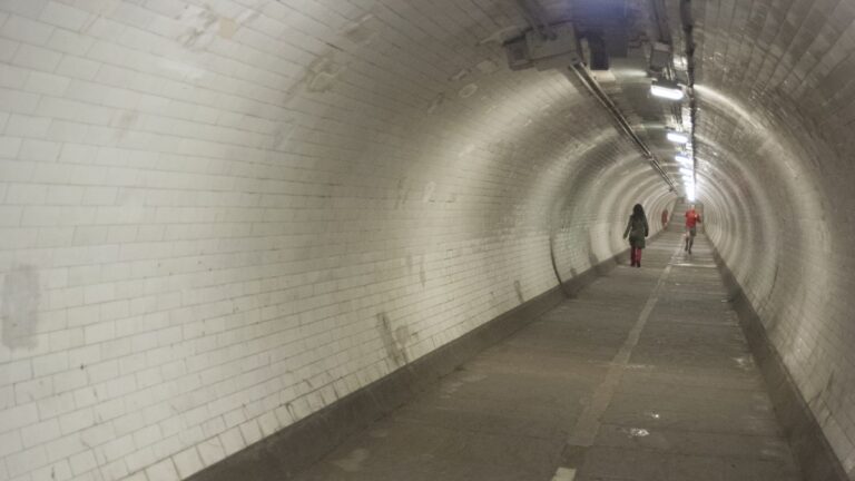 Το Greenwich Foot Tunnel στο Λονδίνο