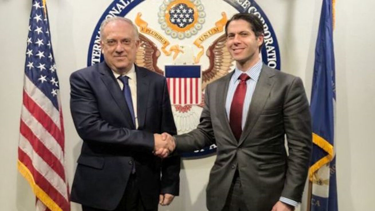 O υπουργός Τάκης Θεοδωρικάκος και ο CEO της Κρατικής Αναπτυξιακής Τράπεζας των ΗΠΑ