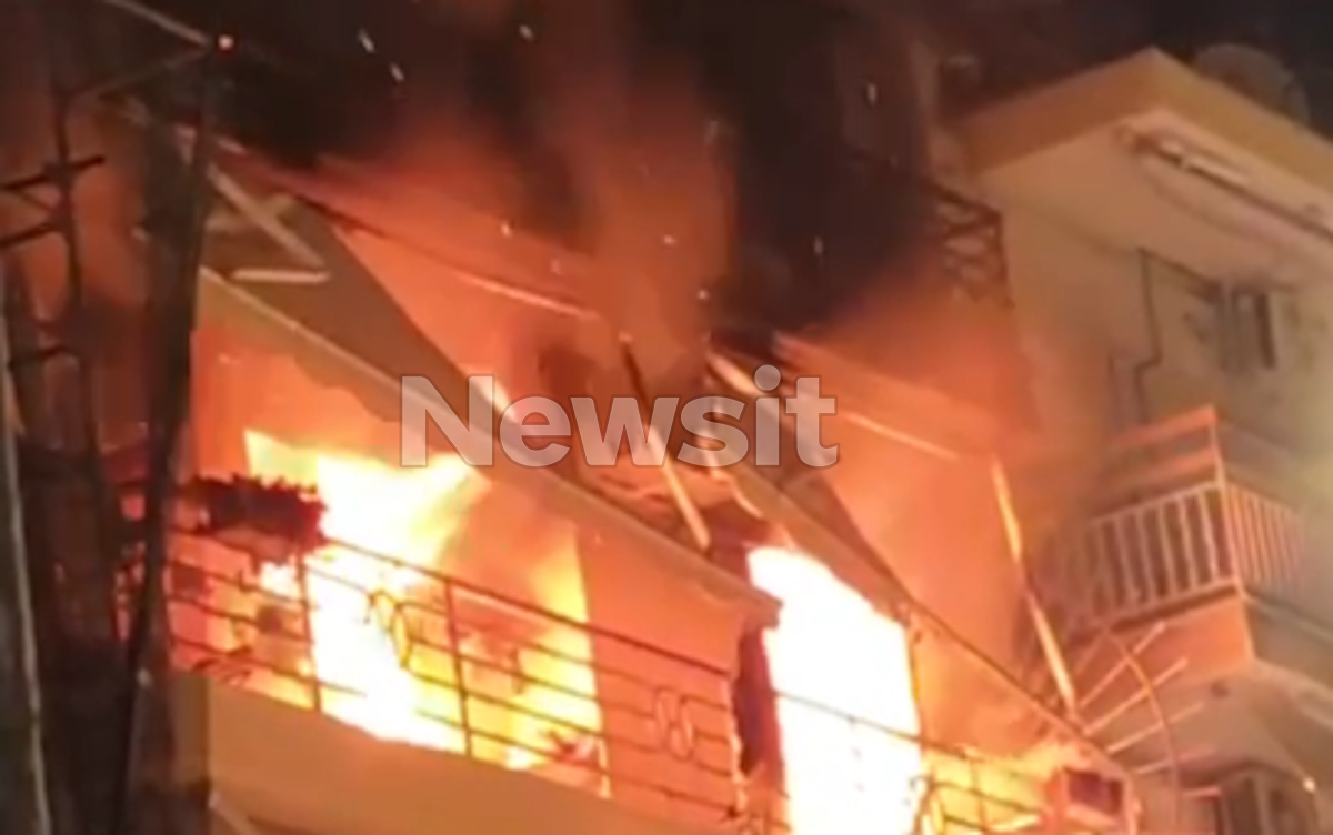 Φωτιά σε πολυκατοικία στη Θεσσαλονίκη