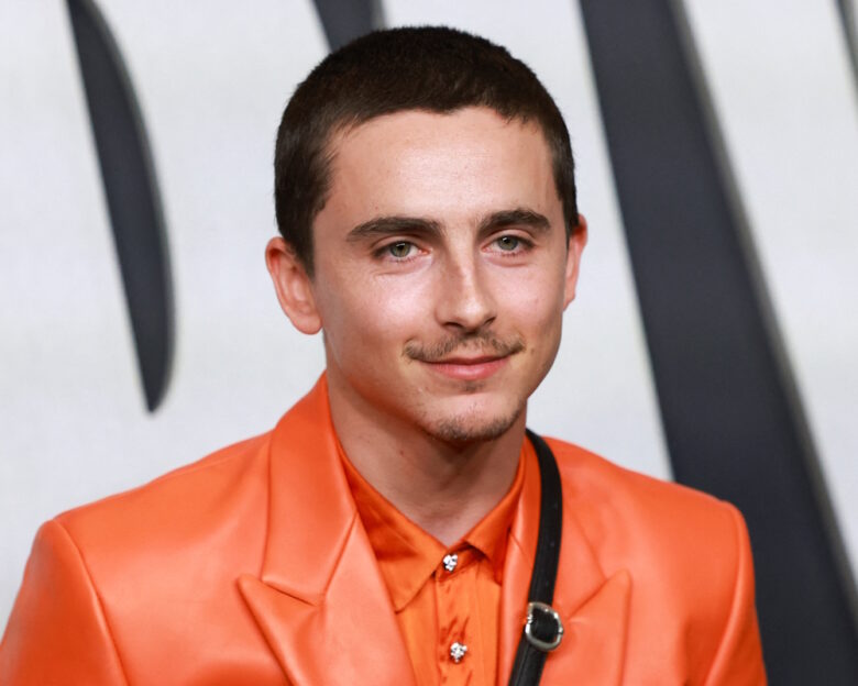 Ο Τιμοτέ Σαλαμέ απαντά στις φήμες που υποστηρίζουν ότι είναι ο ράπερ EsDeeKid – «Όλα θα αποκαλυφθούν εν καιρώ»