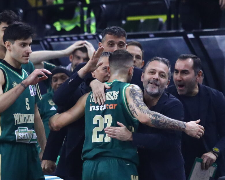 ΑΕΚ – Παναθηναϊκός: «Τρομακτικό» ημίχρονο από τους «πράσινους» με buzzer beater του Τολιόπουλου να «γράφει» το 65-28