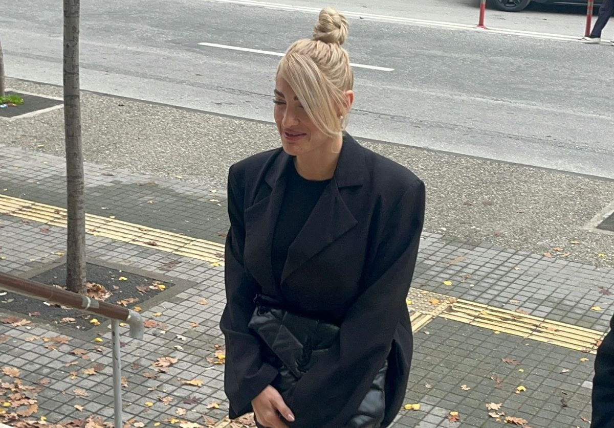 Η Ιωάννα Τούνη στα δικαστήρια της Θεσσαλονίκης για την υπόθεση revenge porn