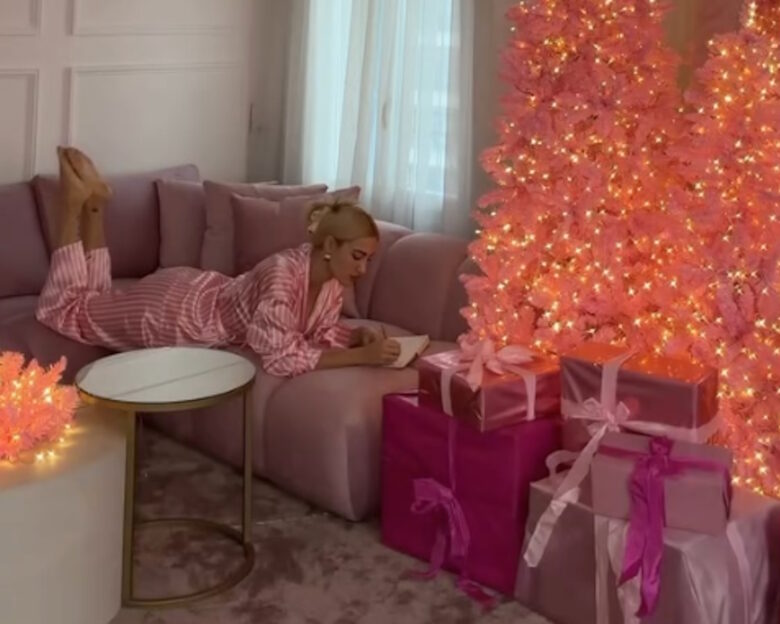 Η Ιωάννα Τούνη μόνη στο σπίτι – Η χαλάρωση σε καναπέ και οι σκέψεις για χριστουγεννιάτικο bazaar