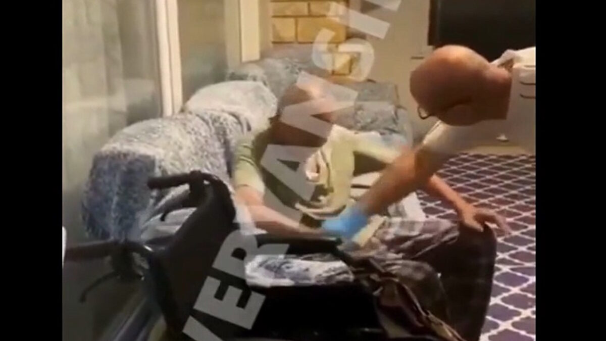 Η στιγμή της κακοποίησης ηλικιωμένου σε τουρκικό γηροκομείου