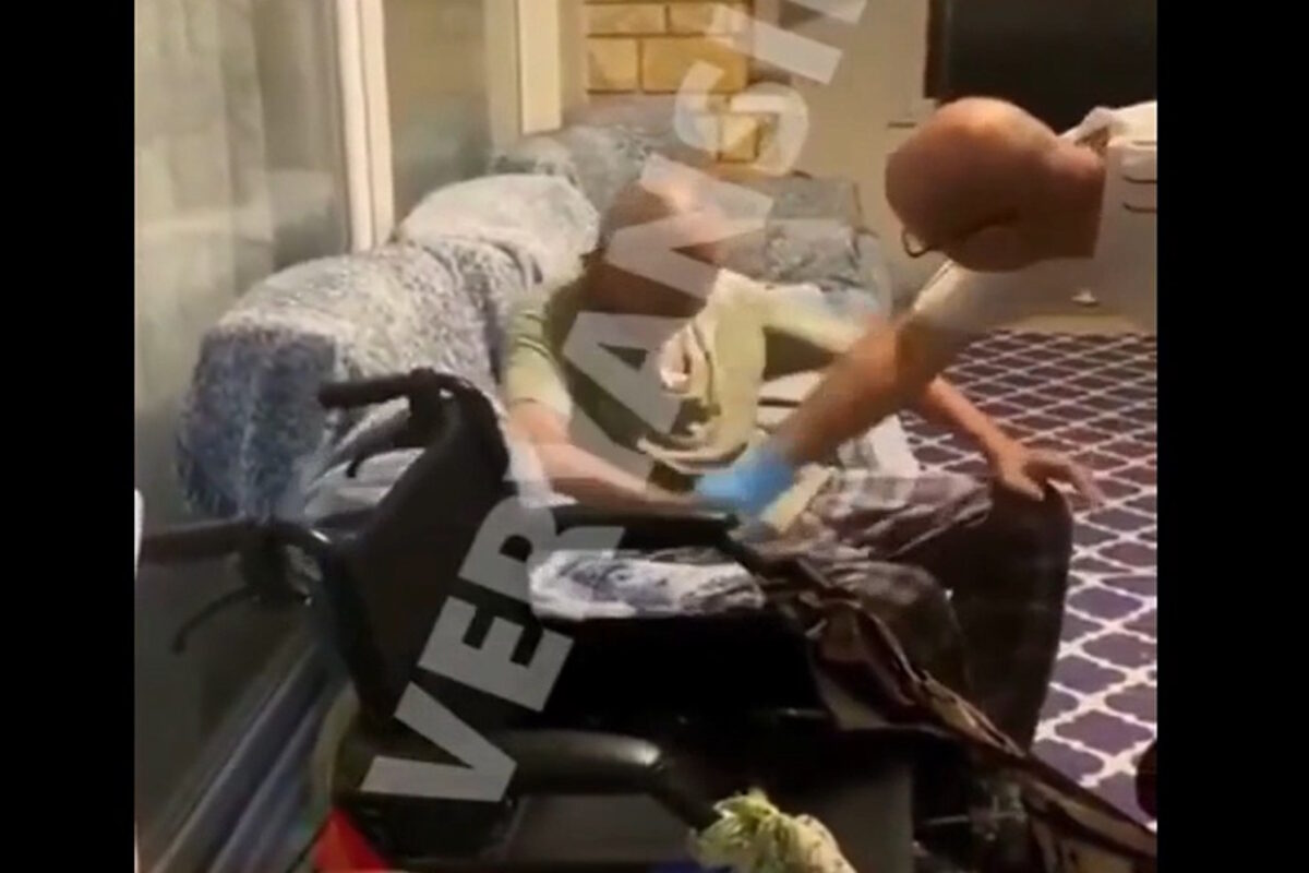 Η στιγμή της κακοποίησης ηλικιωμένου σε τουρκικό γηροκομείου