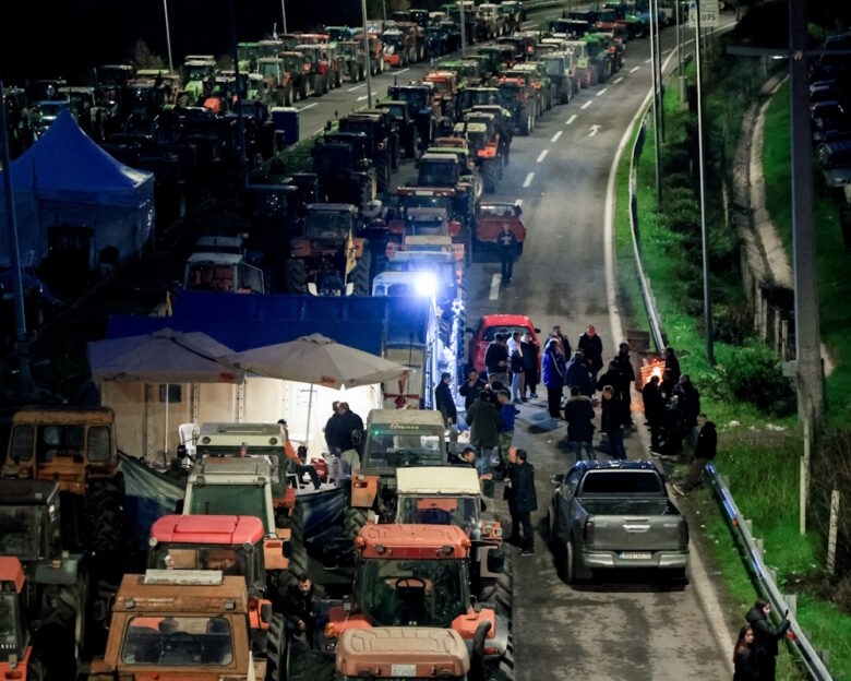 Αγρότες: «Σφίγγει» ο κλοιός των κινητοποιήσεων – Τα ενεργά μπλόκα, οι αποκλεισμοί και οι εντάσεις σε όλη τη χώρα