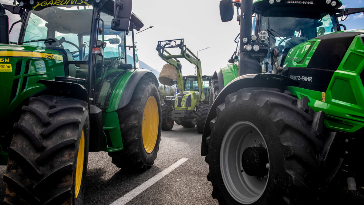 Κινητοποίηση αγροτών και κτηνοτρόφων με τρακτέρ και αγροτικά μηχανήματα
