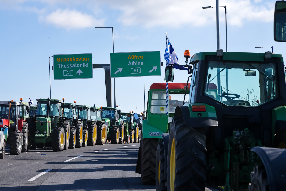 Μπλόκο αγροτών στη Λάρισα