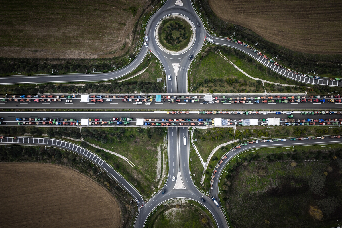 Λήψη με drone από το μπλόκο των αγροτών στον κόμβο του Αυτοκινητοδρόμου Κεντρικής Ελλάδας (Ε-65)
