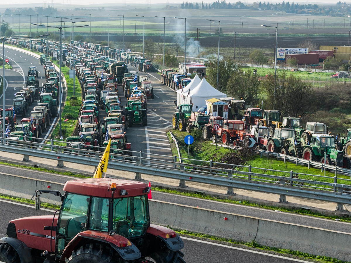 Λήψη με drone από το μπλόκο των αγροτών στον κόμβο της Εθνικής Οδού στη Νίκαια Λάρισας