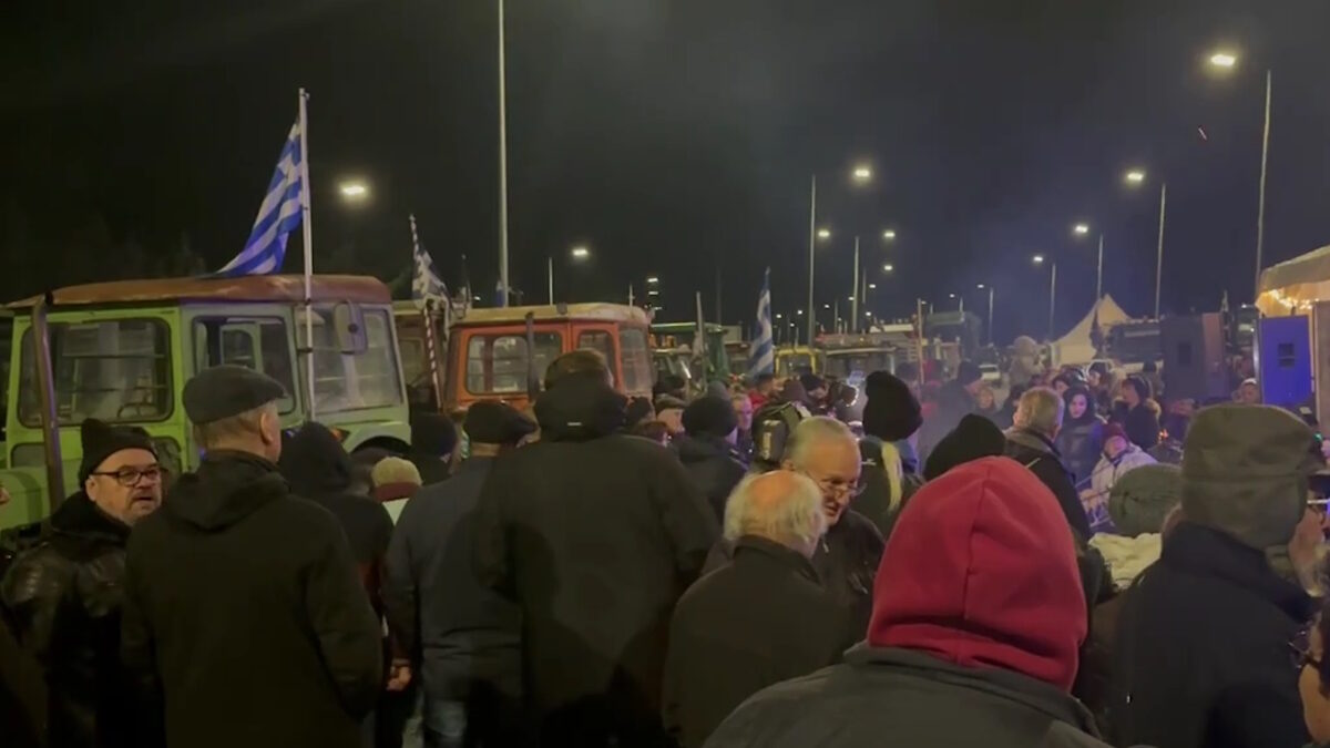 Ρεβεγιόν στα μπλόκα