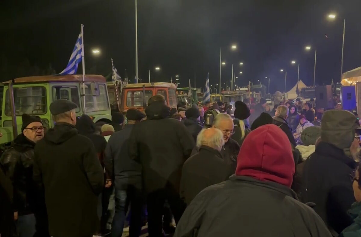 Ρεβεγιόν στα μπλόκα