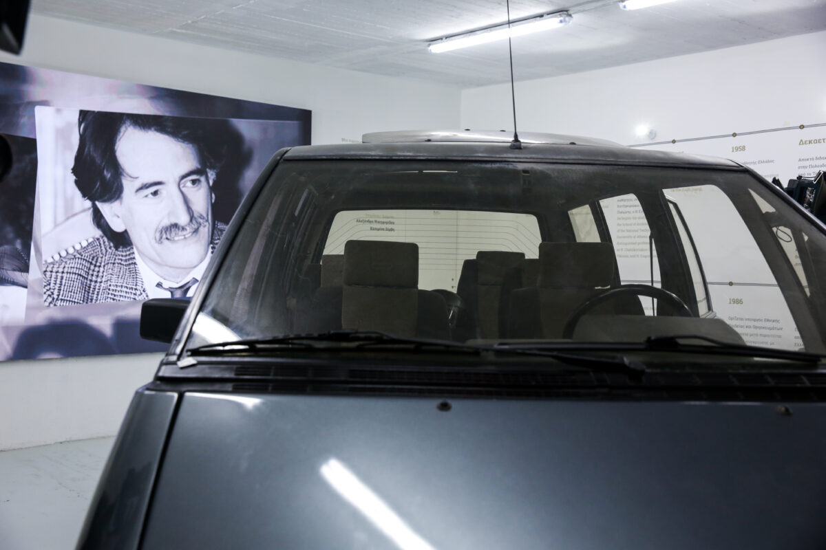 To αφιέρωμα στον Αντώνη Τρίτση με το προσωπικό του αυτοκίνητο