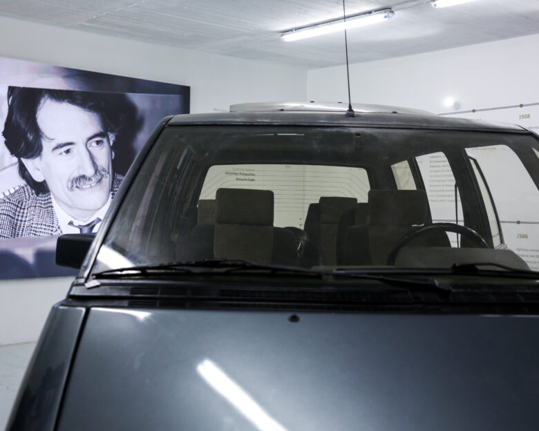 To αφιέρωμα στον Αντώνη Τρίτση με το προσωπικό του αυτοκίνητο