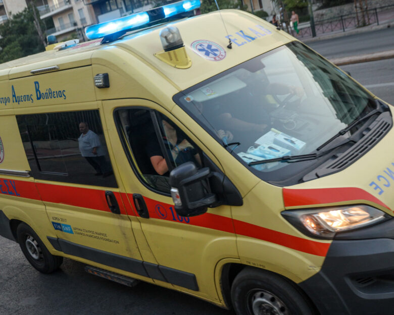 Σοβαρός τραυματισμός οδηγού μηχανής σε τροχαίο στην Κηφισίας