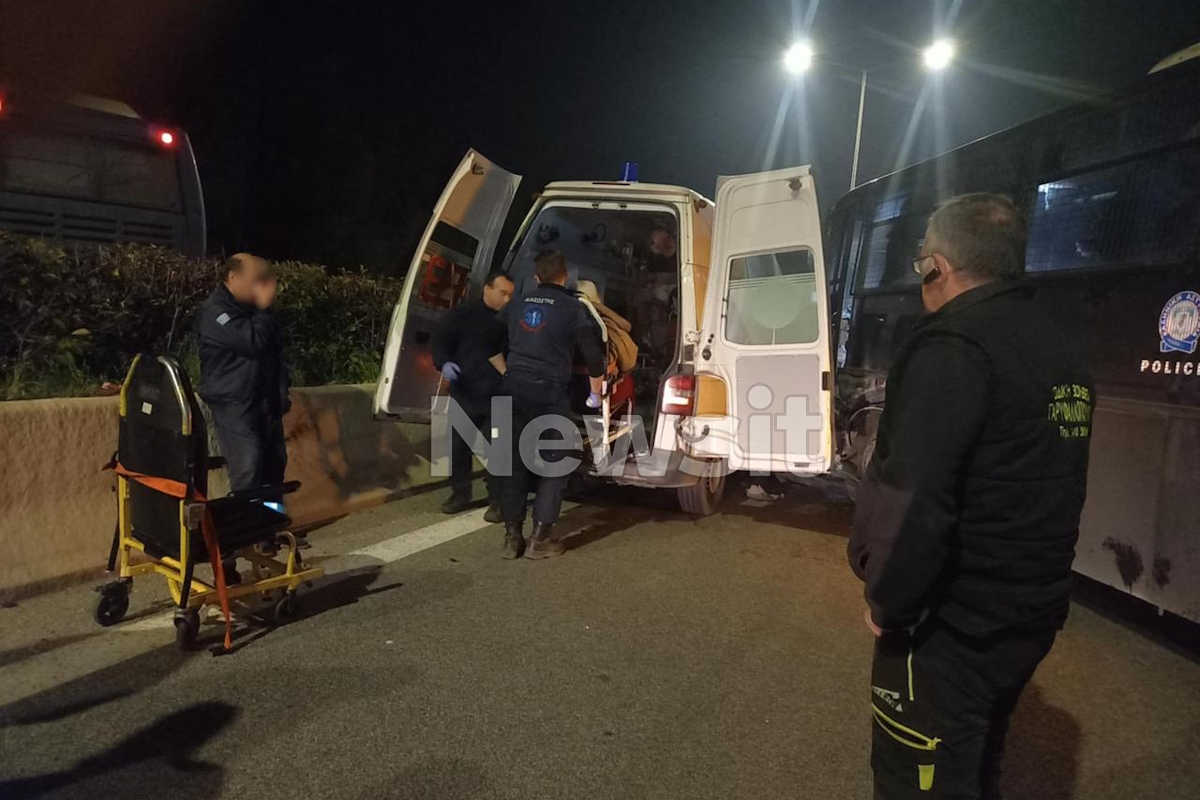 Ο τραυματίας στα αριστερά στο σημείο της σύγκρουσης